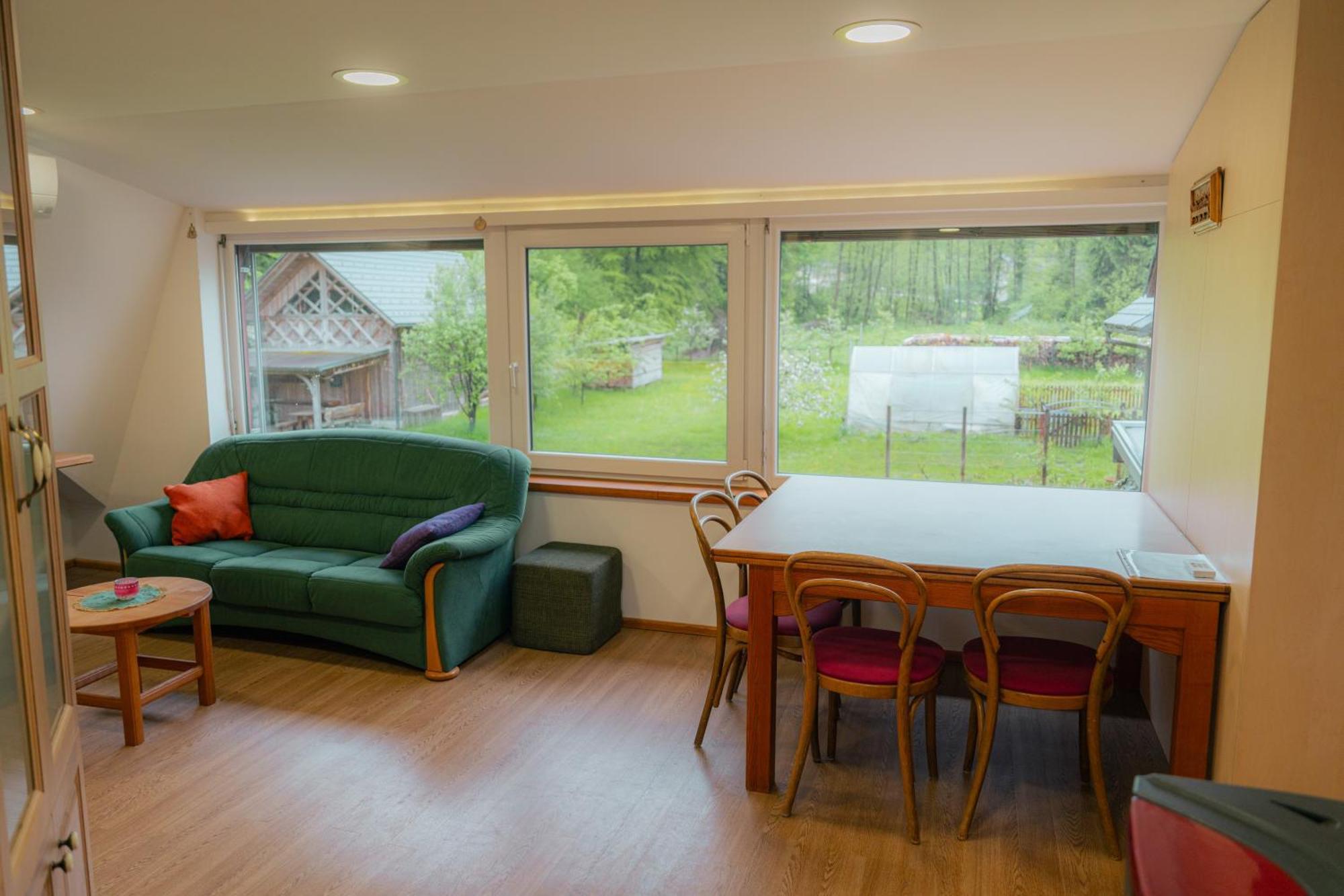Country Retreat, Near Ljubljana City, Apartma Na Vasi, Blizu Mesta Ljubljana Appartement Medvode Buitenkant foto